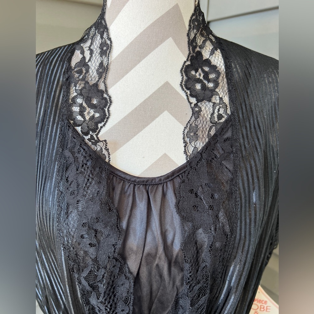 NWT- VINTAGE PRIVATE MOMENTS BLACK SET ROBE & NIGHT GOWN BLACK LACE Sz M - Picture 2 of 7